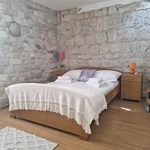 Tonka Apartment