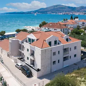 Ocrux Apartment