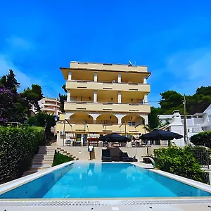 Penava, Private Beach, Pool And 7min To Apartment